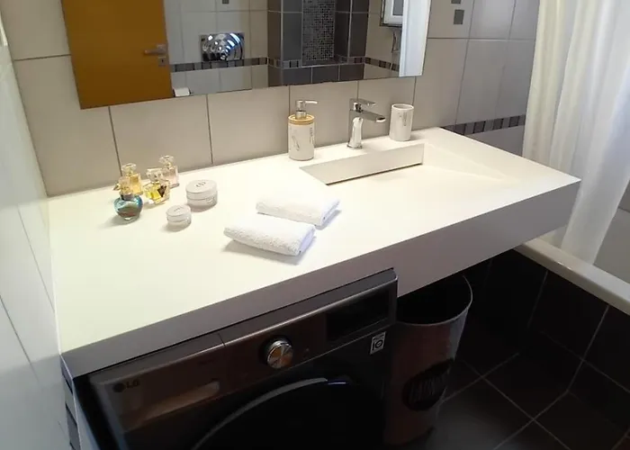 Alexandra Near Corfu Town * Kompítsion