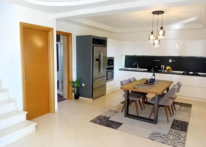 Alexandra Near Corfu Town Apartment Kompitsion